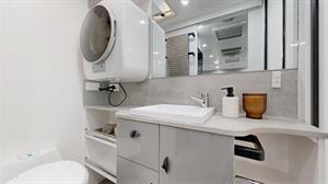 579821 image